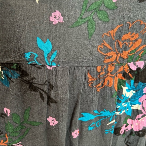 Torrid black floral blouse V neck with tie size 3X dark floral gothic - Picture 7 of 8